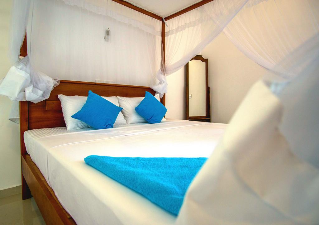 Eden Blue Hikkaduwa Hotel Exterior foto